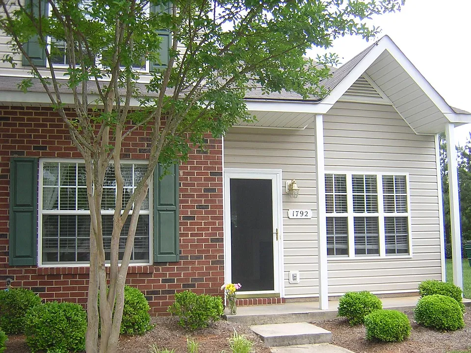 1792 Pergola Pl