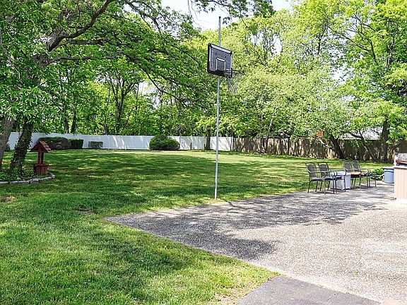 4th image of 85 Loop Dr