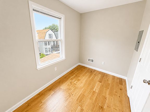 4th image of 536 Norwood St #3