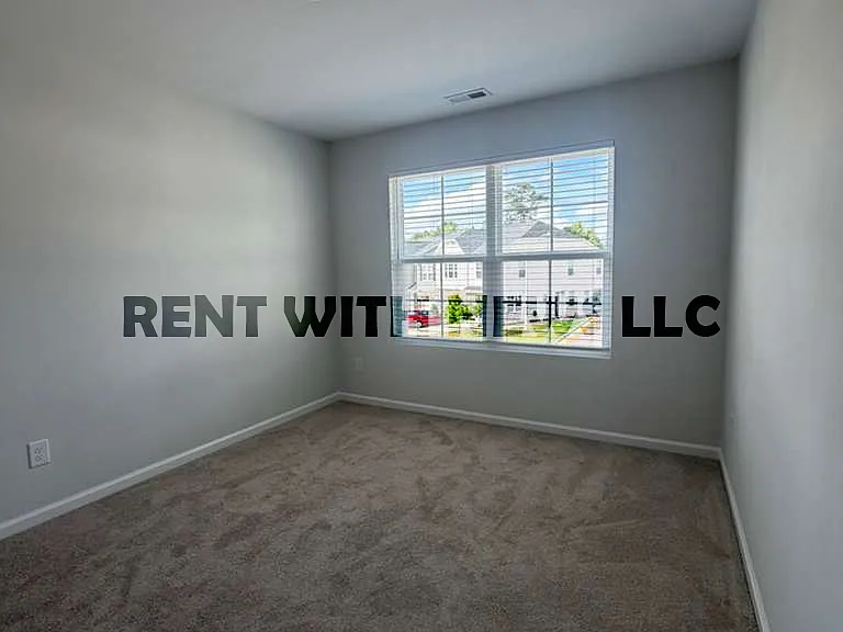 115 Hunston Dr — Photo 16