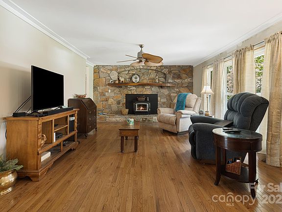 5th image of 244 McMahon Ln
