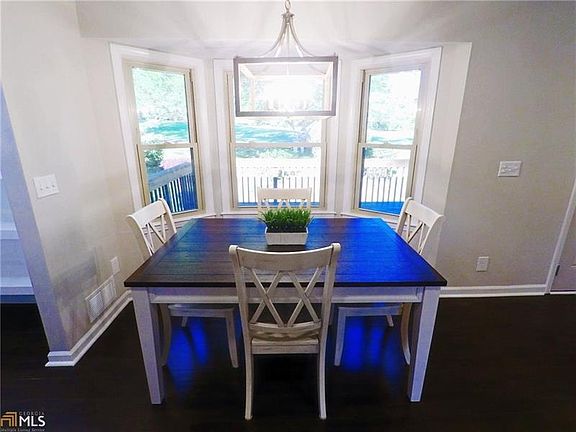 4th image of 608 Sandhill Cir SE