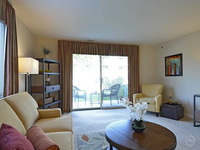 Valley Stream Village Apartments — Photo 14