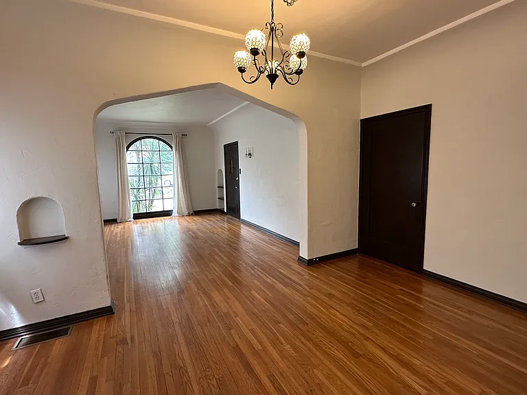 1340 E Harvard St — Photo 10