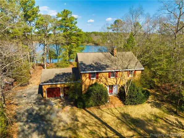 105 Paddys Ct, Port Haywood, VA 23138