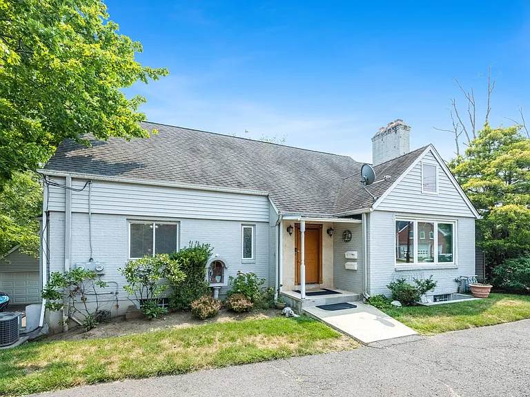 700 Kinderkamack Rd #1 — Photo 1