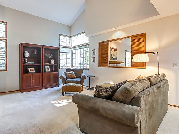 5th image of 20422 Hollyhills Dr NE