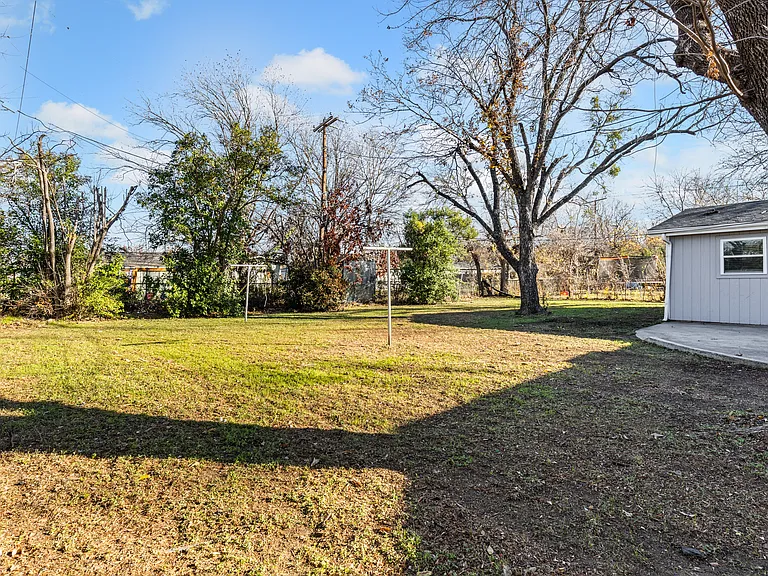 1001 Altamont Dr — Photo 25