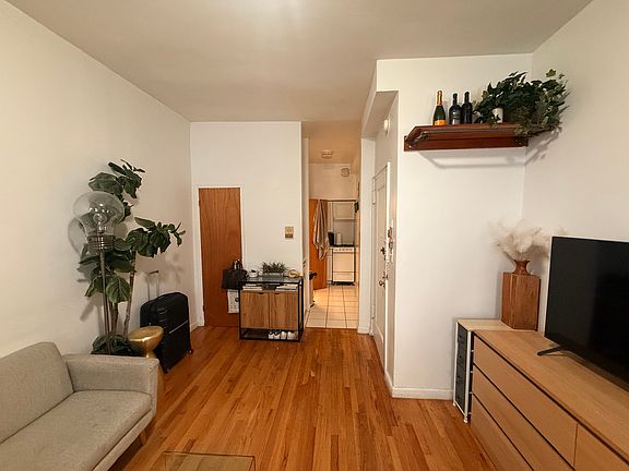 4th image of 1473 1st Ave APT 1B