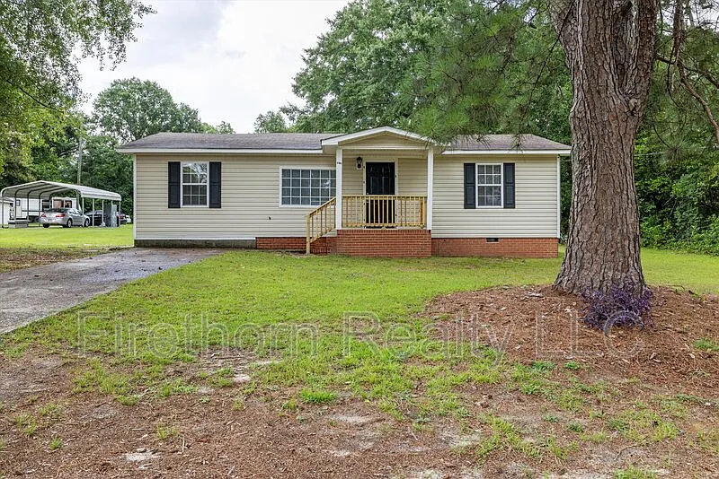 3 bed, 1.0 bath, 1170 sqft, $1,550 — Photo 2