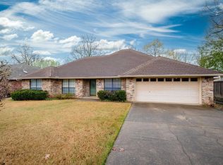 26 Blue Mountain Dr, Maumelle, AR 72113