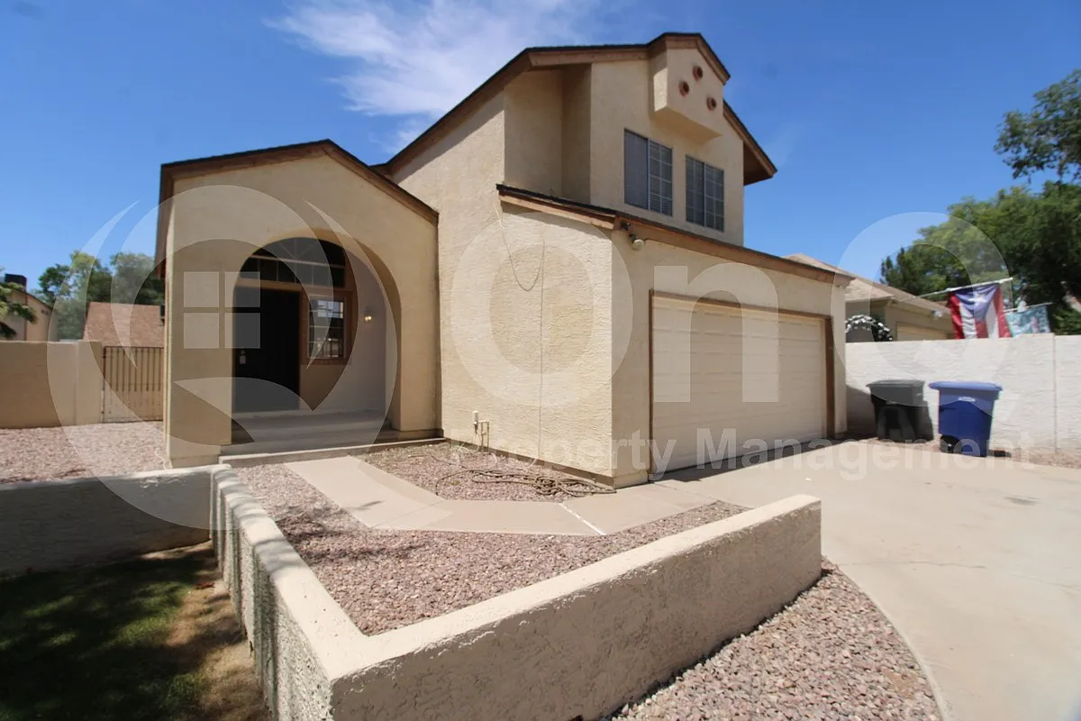 3 bed, 2.5 bath, 1378 sqft, $2,350 — Photo 2