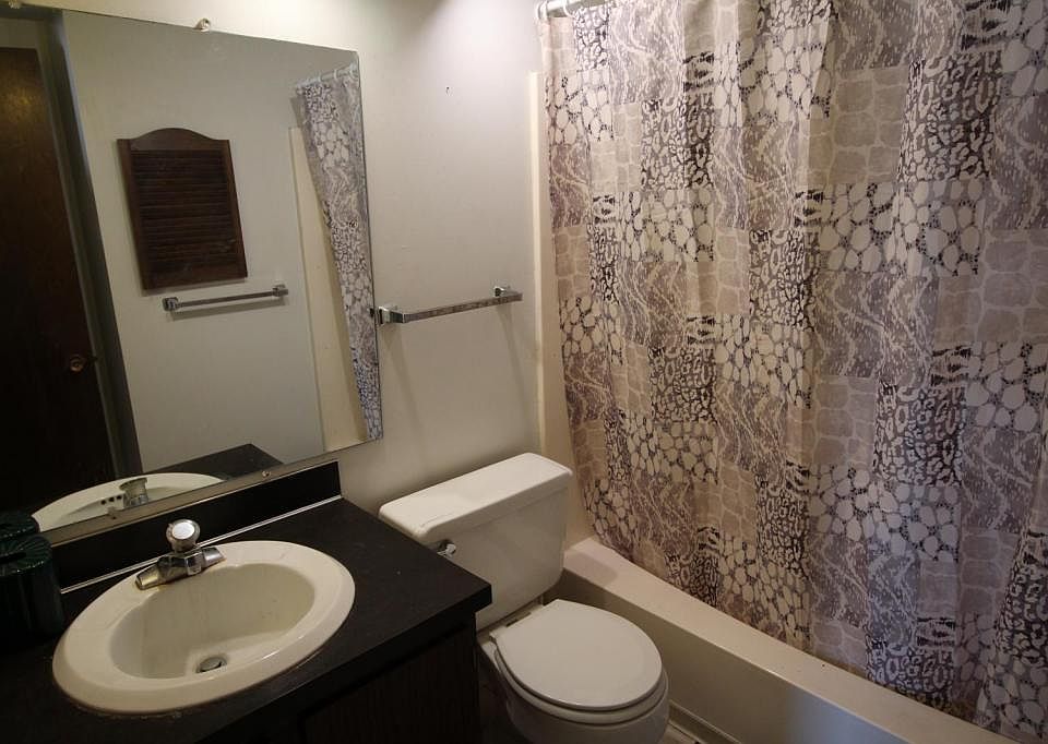2nd image of 1810 H St APT 3