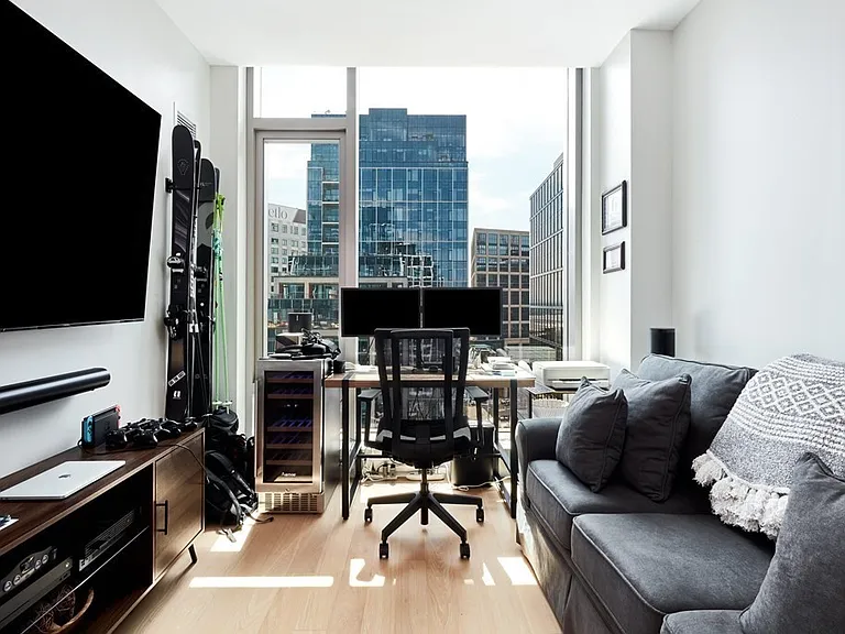 133 Seaport Blvd #1703 — Photo 11