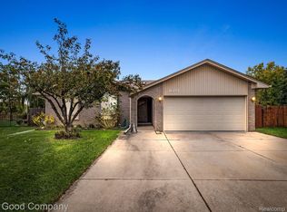 1041 Milverton Dr, Troy, MI 48083