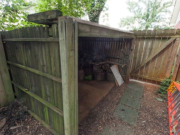 5th image of 2423 Riverstone Dr