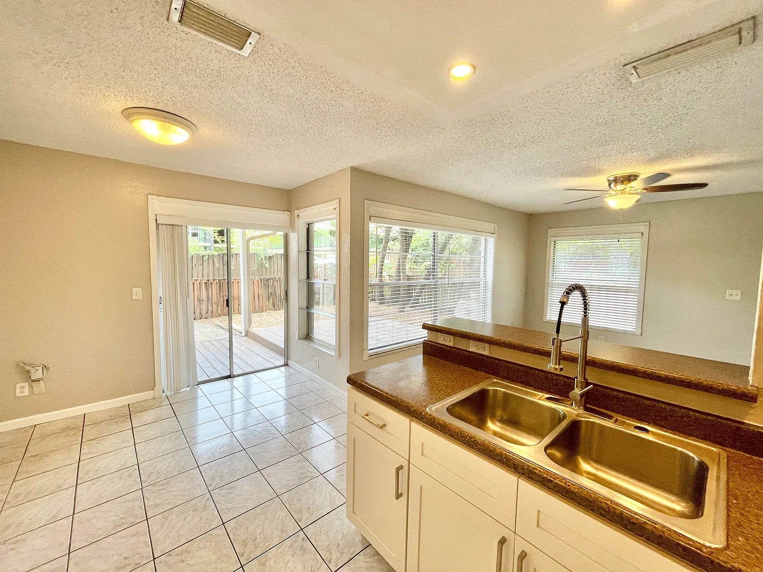 3 bed, 1204 sqft, $1,900 — Photo 3
