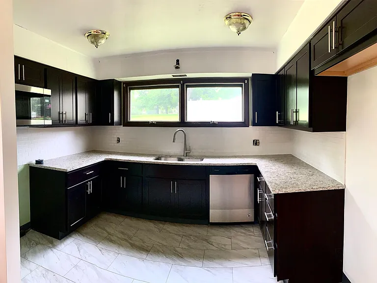 648 Bedford Rd — Photo 9