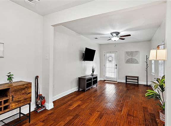 2nd image of 419 Derbigny St