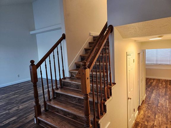 4th image of 1145 W Mustang Cir