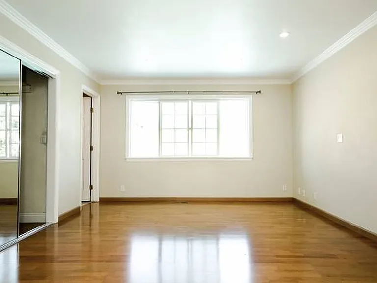 1113 Remington Ct — Photo 2
