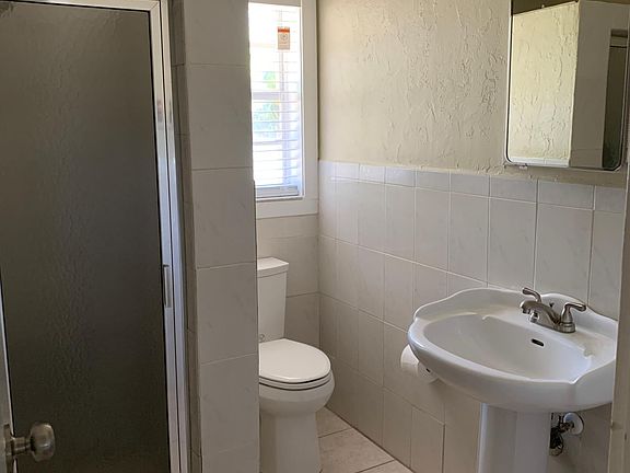 3rd image of 456 Poinsettia Ave