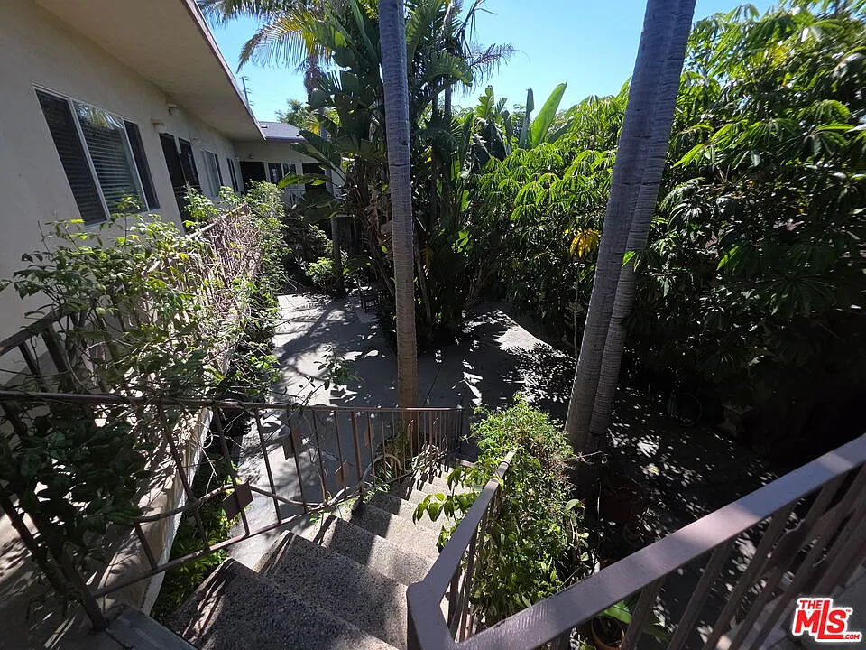 2 bed, 1.0 bath, 705 sqft, $3,600 — Photo 2