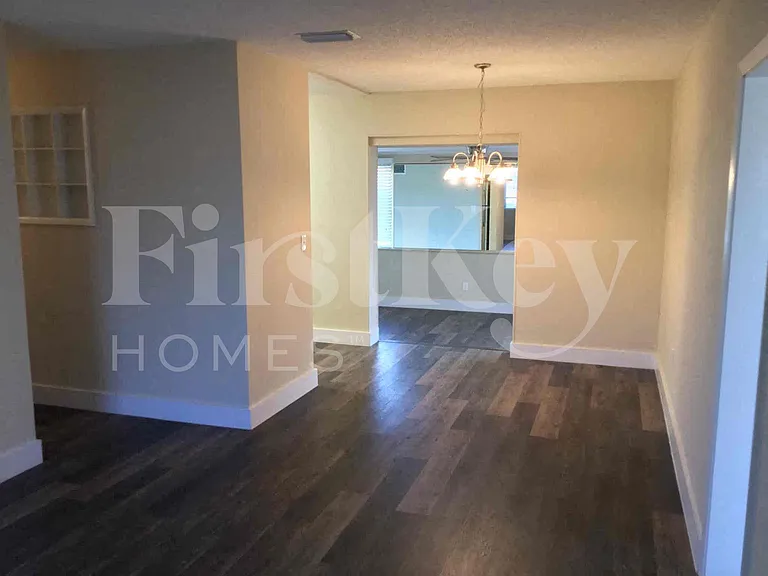 10020 SW 37th St — Photo 2