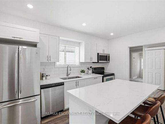 4th image of 390 Hunter St W