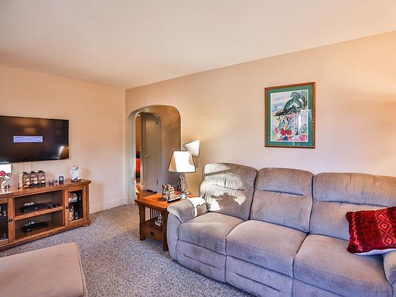 5th image of 12 Englehart Dr