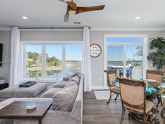 5th image of 65 Royal Pointe Dr