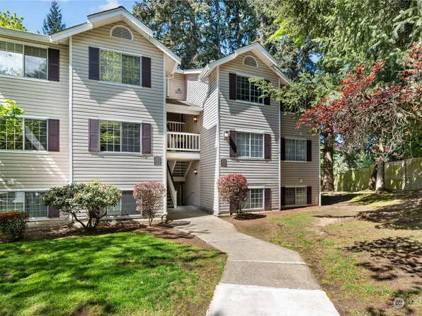 19230 Forest Park Drive NE #G223, Lake Forest Park, WA 98155