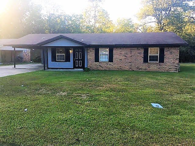 1st image of 1004 Oak Hollow Pl
