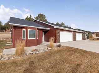 251 Desperado Ln, Custer, SD 57730