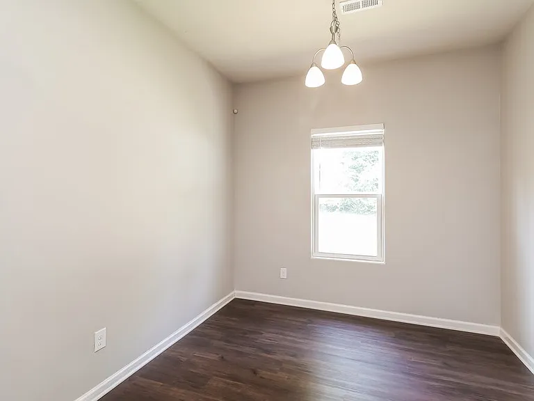 1521 Waylon Ave — Photo 8