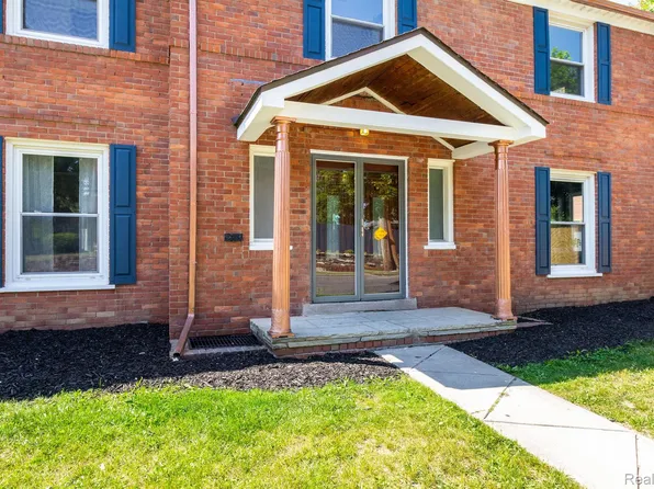 18695 Warrington Dr, Detroit, MI 48221