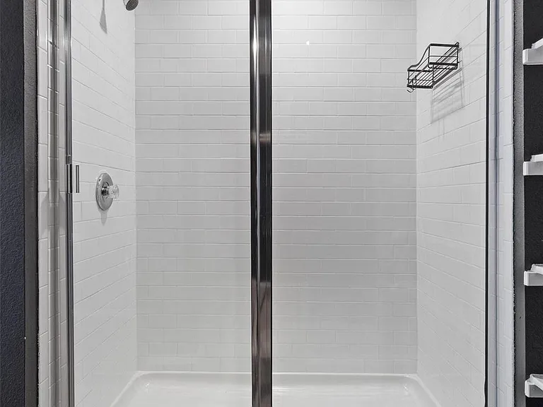 352 Sickle Loop — Photo 23