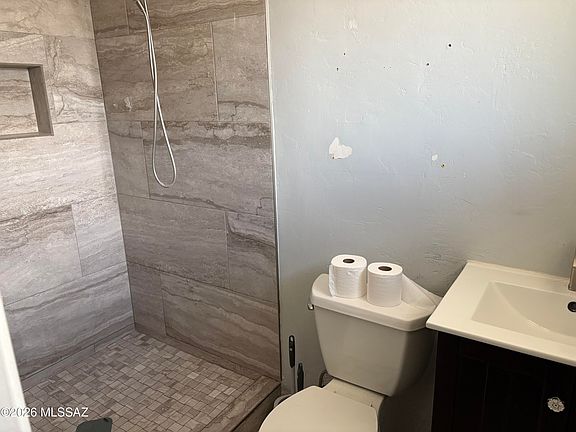 4th image of 5521 E Water St