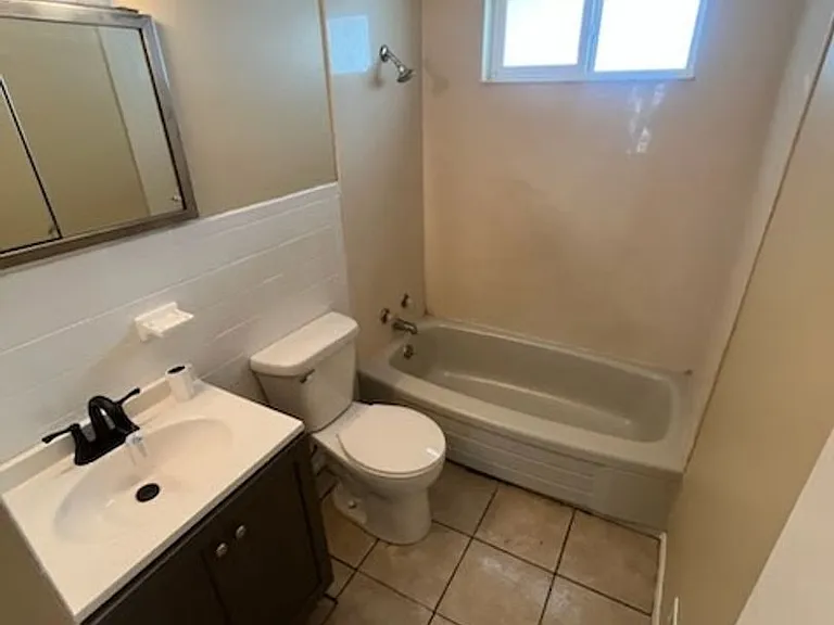 2317 W Lawrence Ave — Photo 2