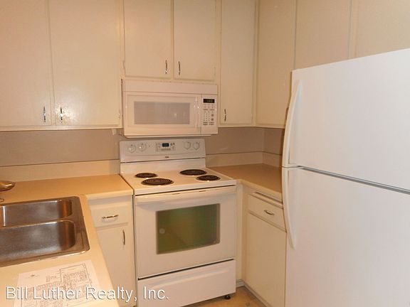 3rd image of 1855 Diamond St #5
