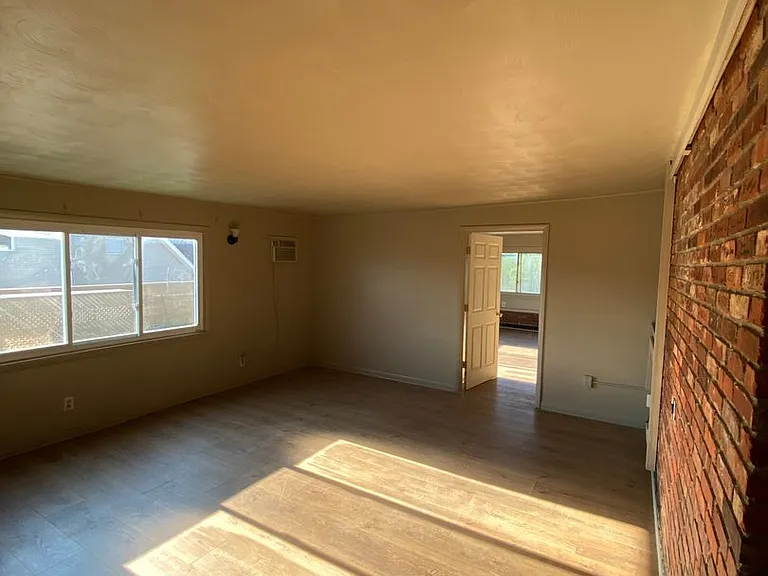 217 S Lincoln St — Photo 10
