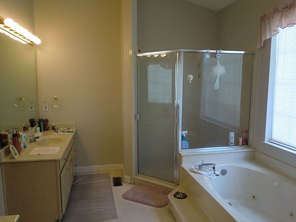 MASTER BATH ROOM