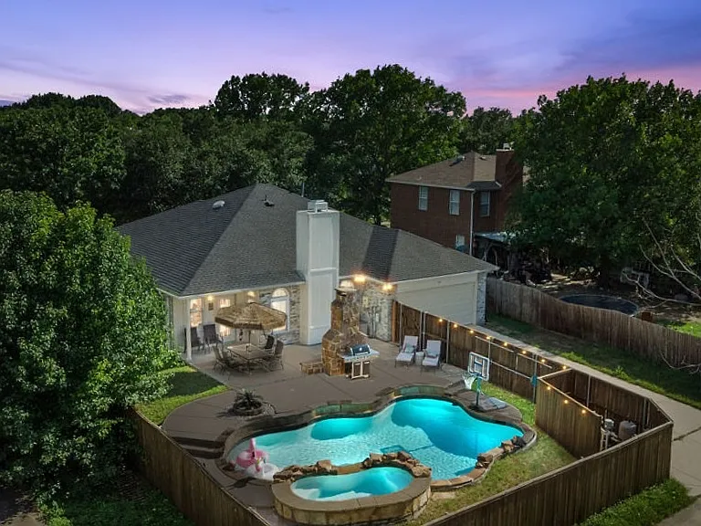 1531 Home Park Dr — Photo 3