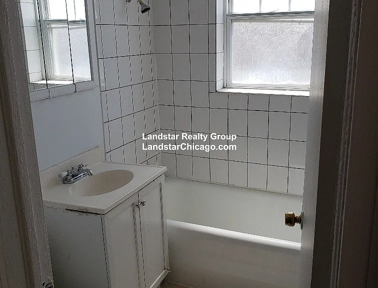 6300 N Oakley Ave #3 — Photo 6