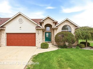 11 Willow Pointe Dr, Freeland, MI 48623