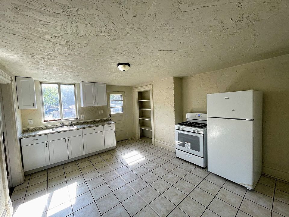 1st image of 922 Evergreen Ave Unit 2