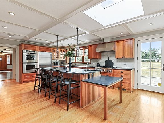5th image of 23 Metacomet Rd