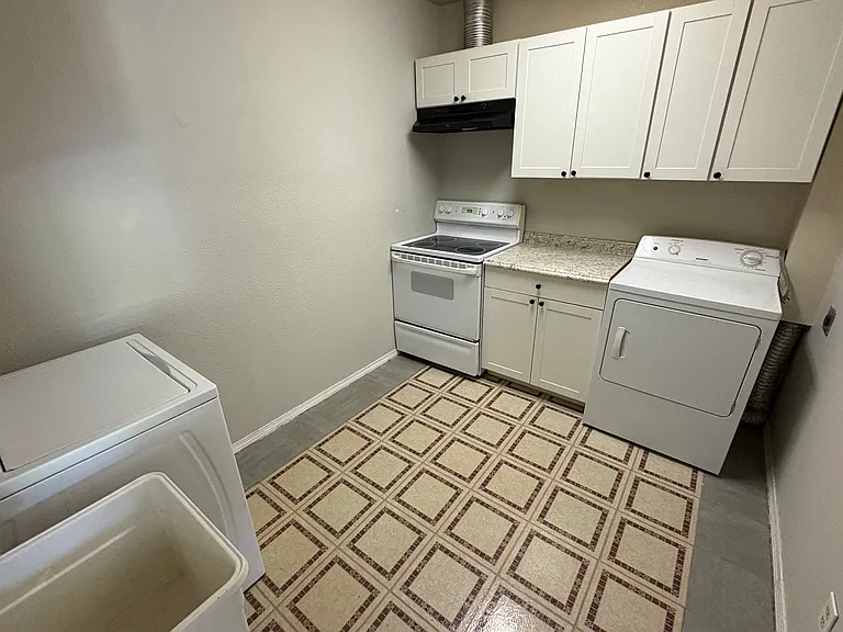 3707 Northshore Blvd NE #D — Photo 9