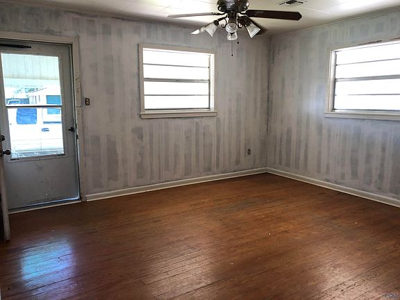 2nd image of 104 Myrtle St