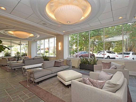 2nd image of 2200 Victory Pkwy Unit 2003